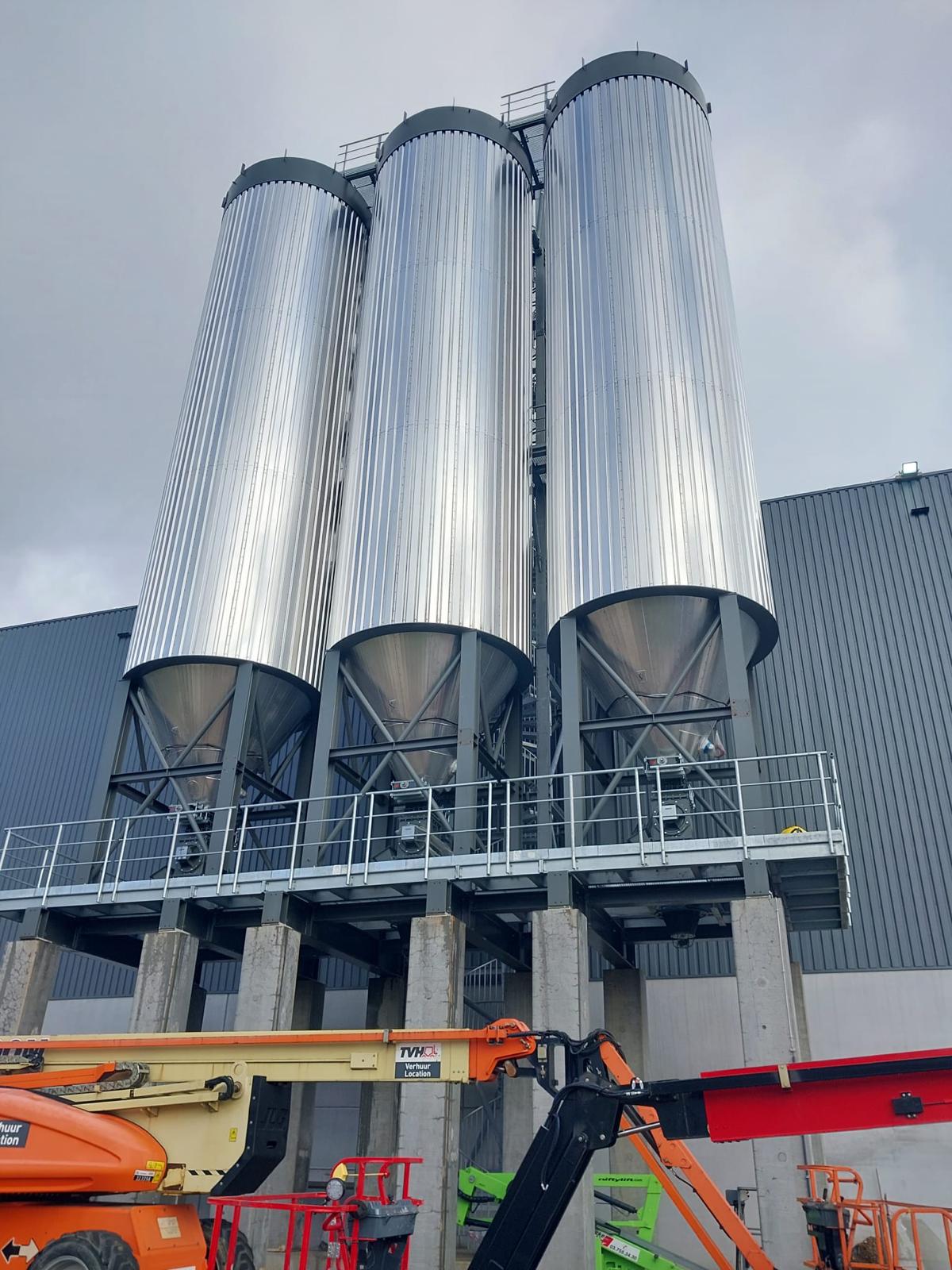 VSI Project: Stahlbühne und Treppenturm für Schüttgutsilos