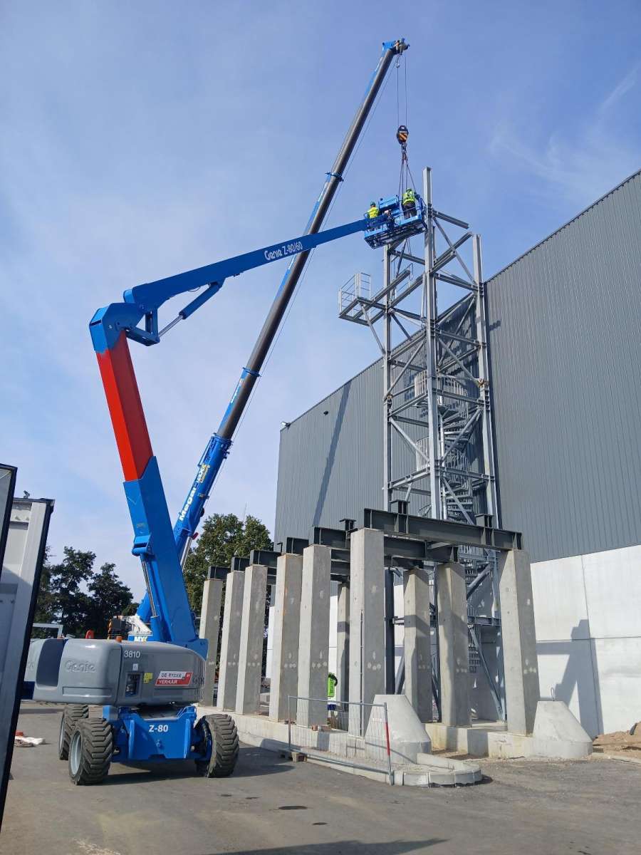 VSI Projekt: Stahlbühne und Treppenturm für Schüttgutsilos