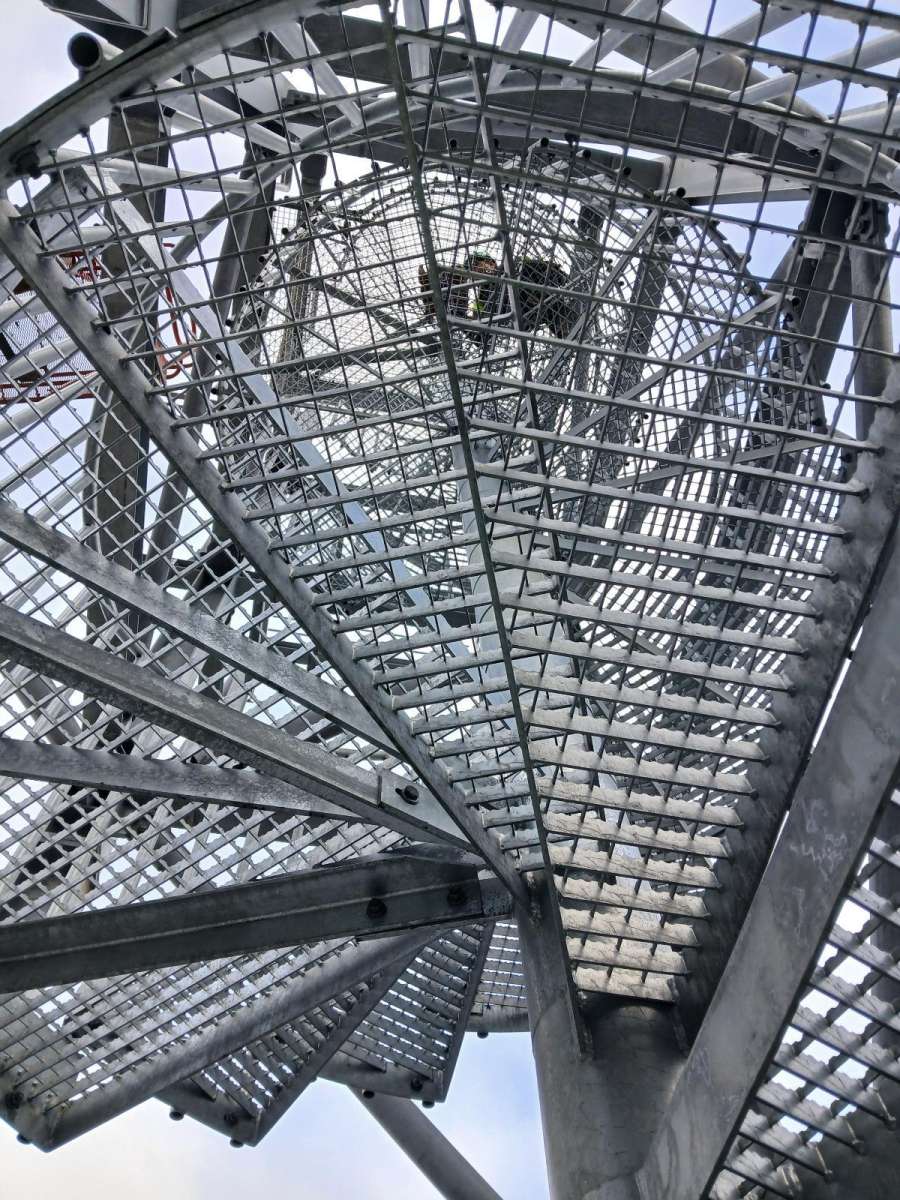 VSI Projekt: Stahlbühne und Treppenturm für Schüttgutsilos