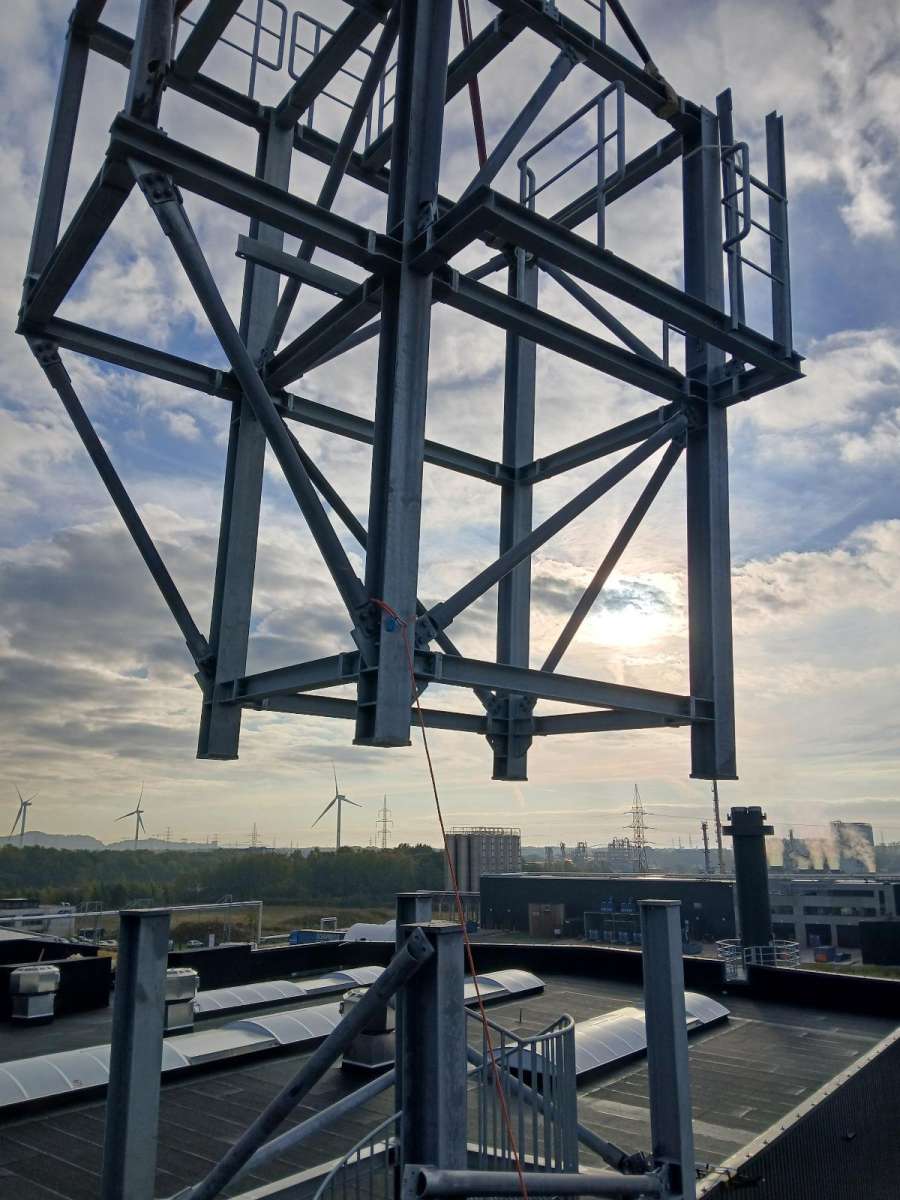 VSI Projekt: Stahlbühne und Treppenturm für Schüttgutsilos