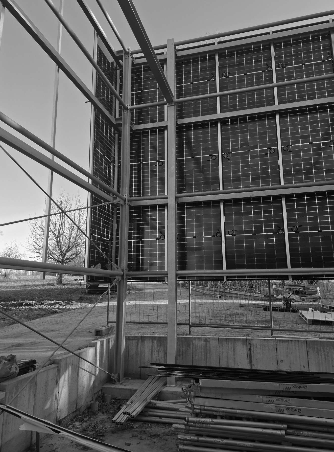 VSI Projekt: Photovoltaikzaun mit Stahlunterkonstruktion